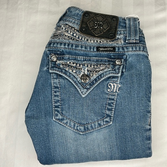 Miss Me Pants - Miss Me - Women's Capri
Style # JP6092P
Size 27